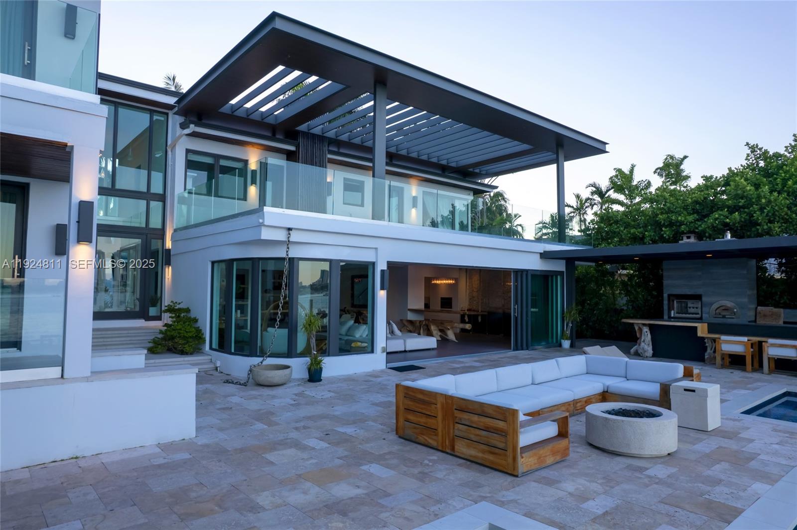 327 E Rivo Alto Dr Miami Beach, FL 33139