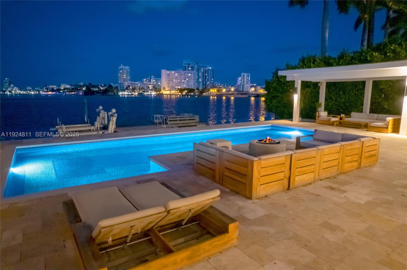 327 E Rivo Alto Dr Miami Beach, FL 33139