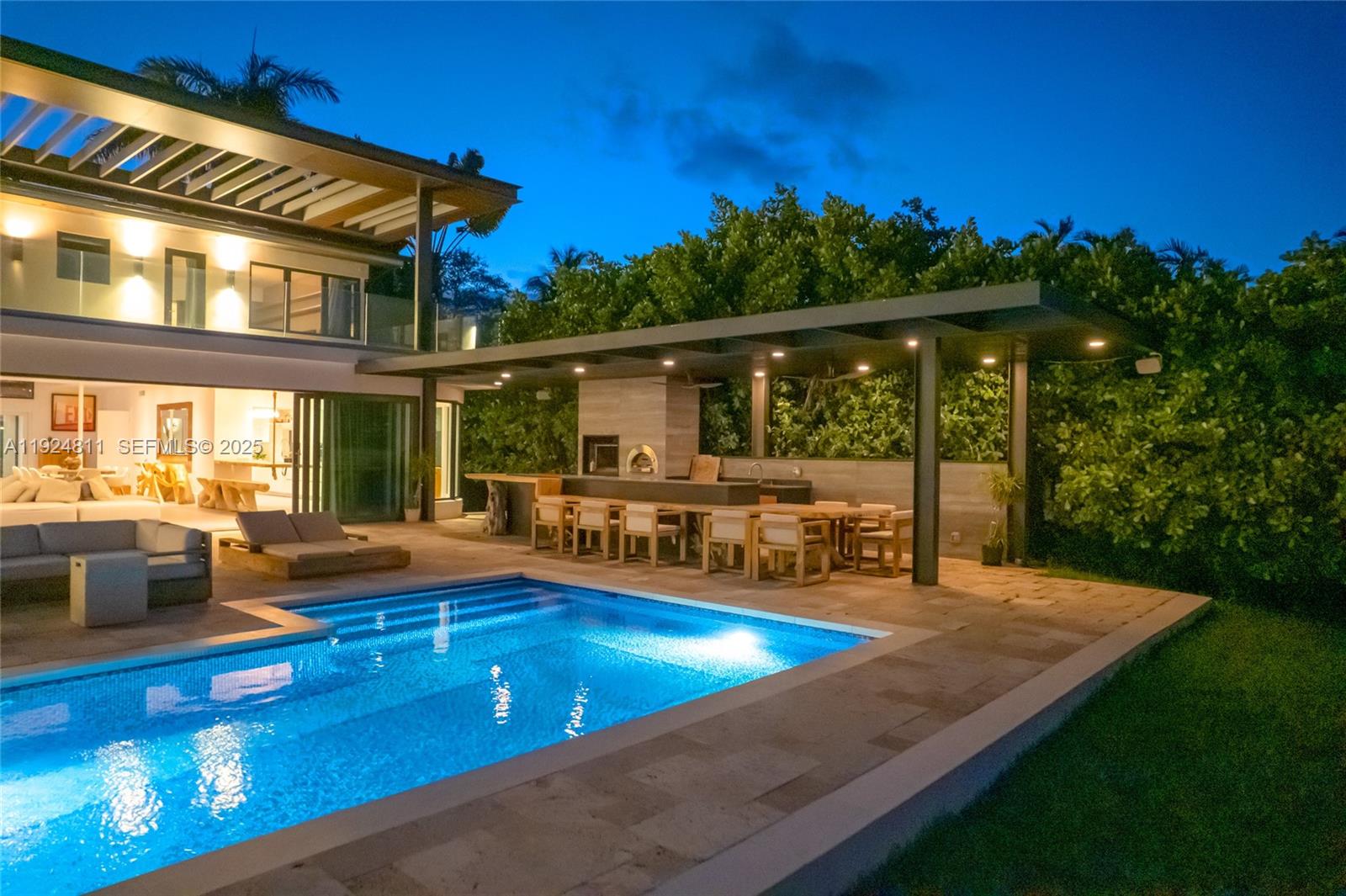 327 E Rivo Alto Dr Miami Beach, FL 33139