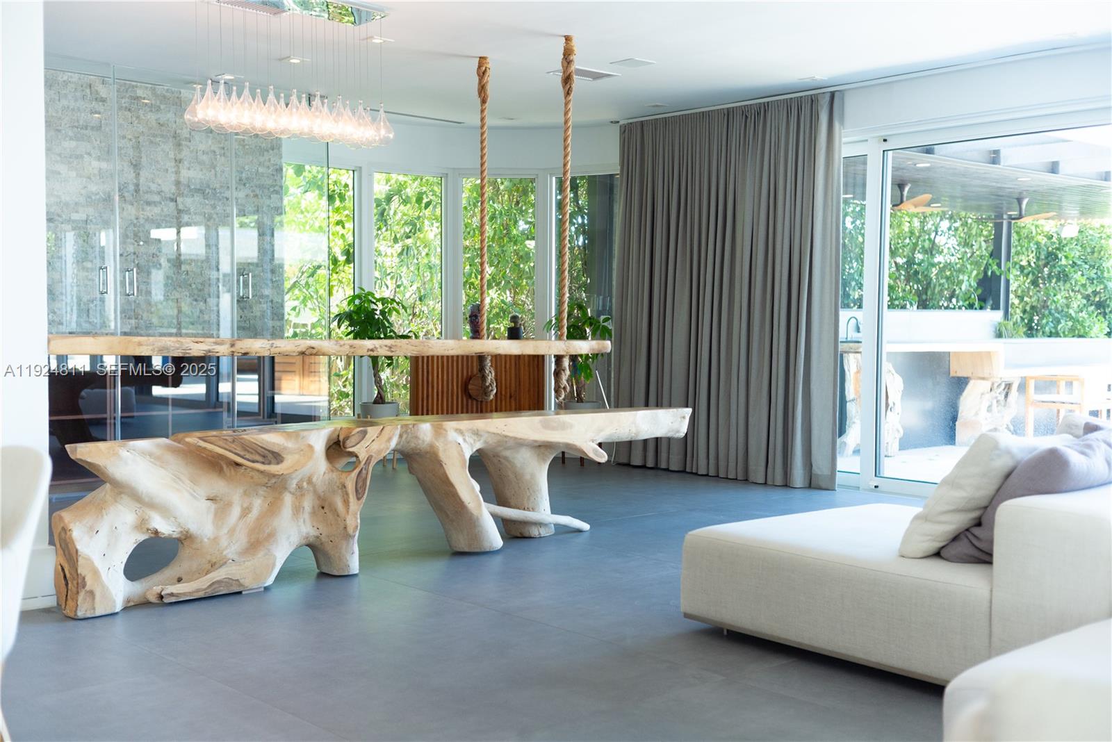 327 E Rivo Alto Dr Miami Beach, FL 33139