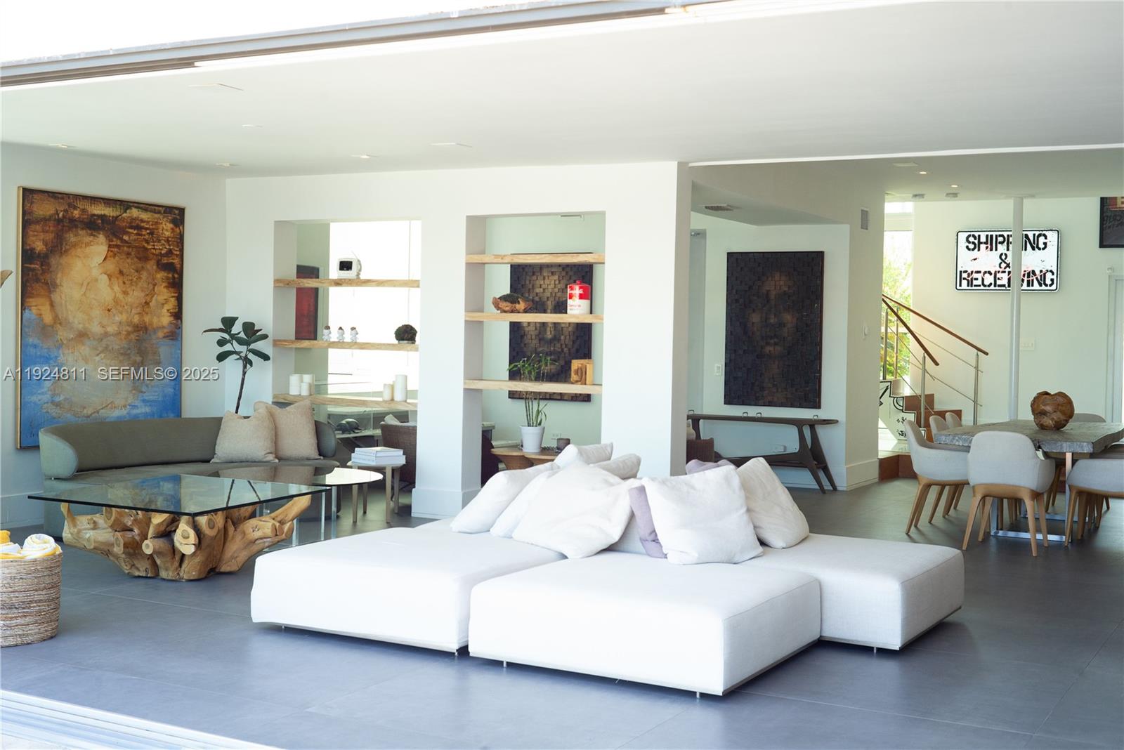 327 E Rivo Alto Dr Miami Beach, FL 33139