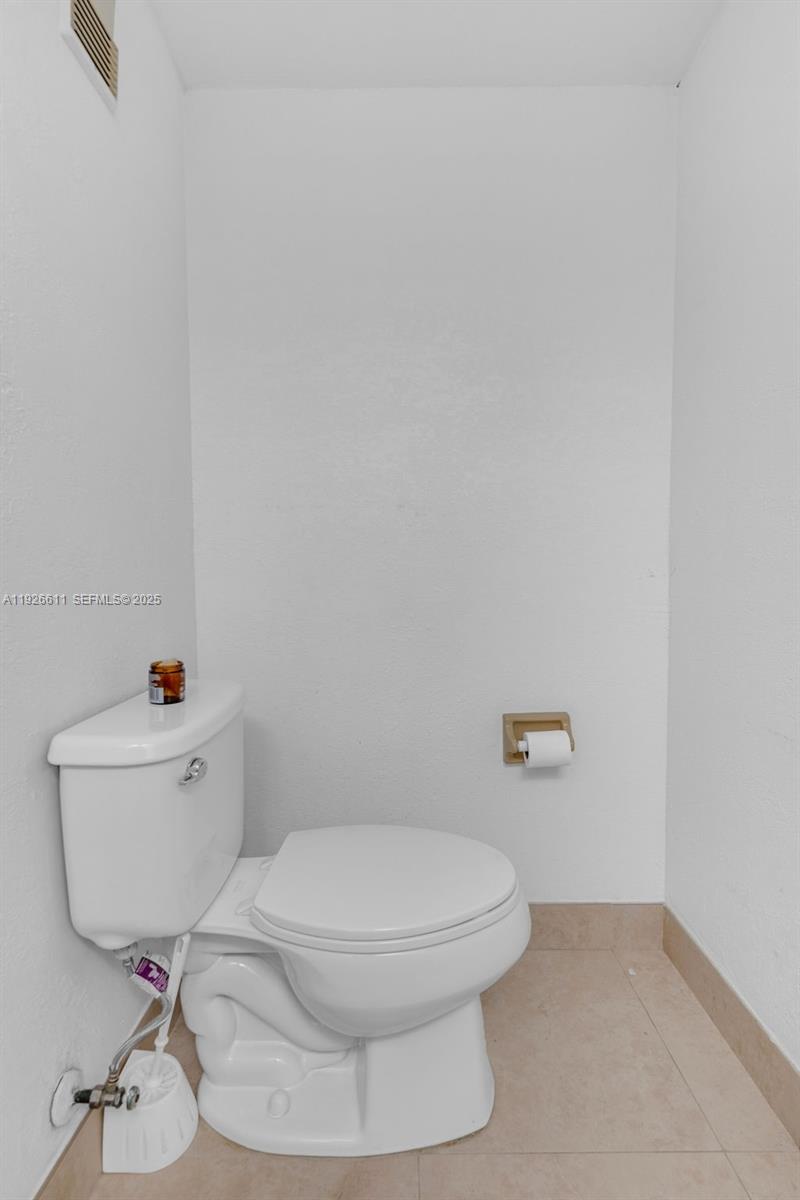 1900 W 68th St #F302 Hialeah, FL 33014