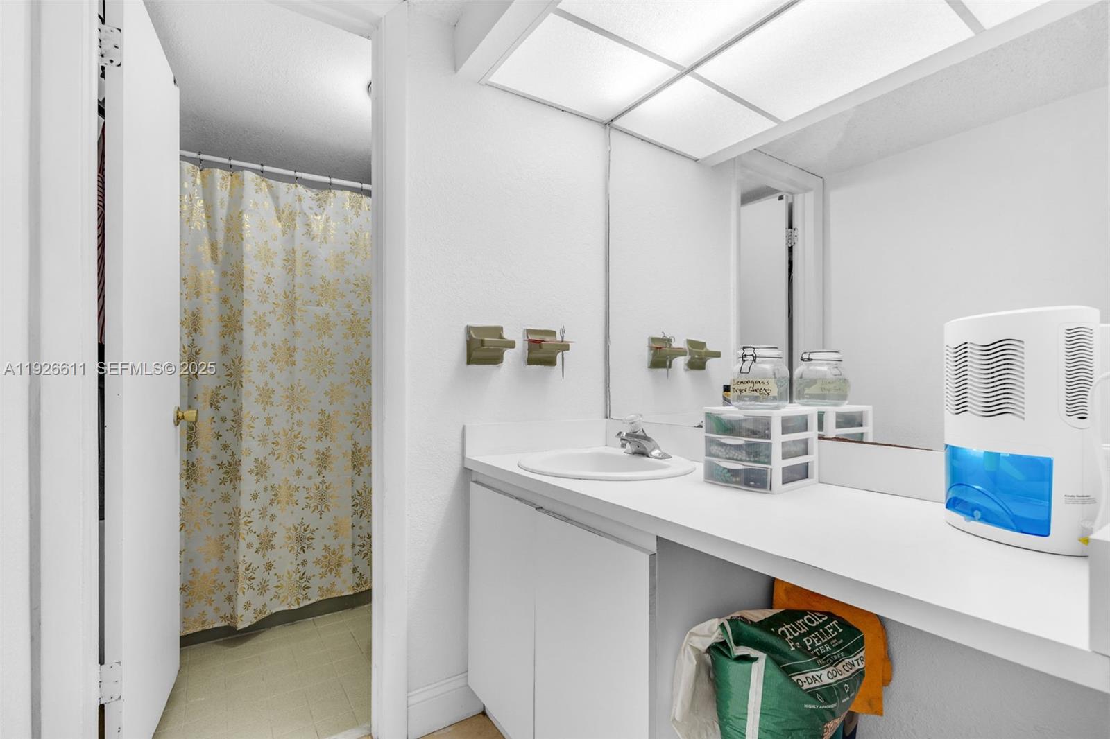 1900 W 68th St #F302 Hialeah, FL 33014