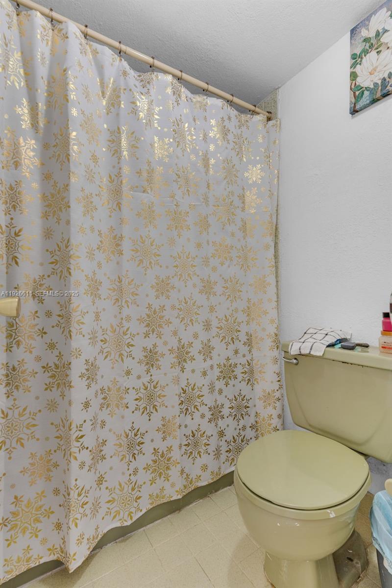 1900 W 68th St #F302 Hialeah, FL 33014