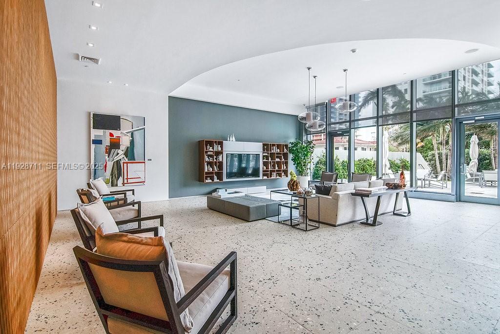 460 NE 28th St #3904 Miami, FL 33137