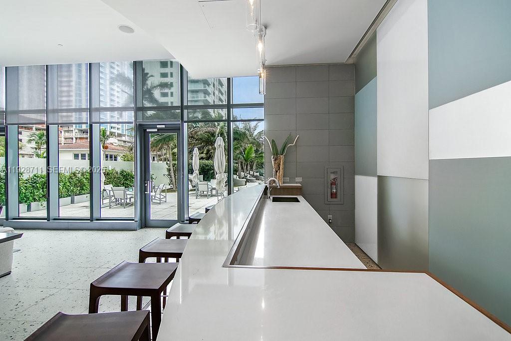 460 NE 28th St #3904 Miami, FL 33137