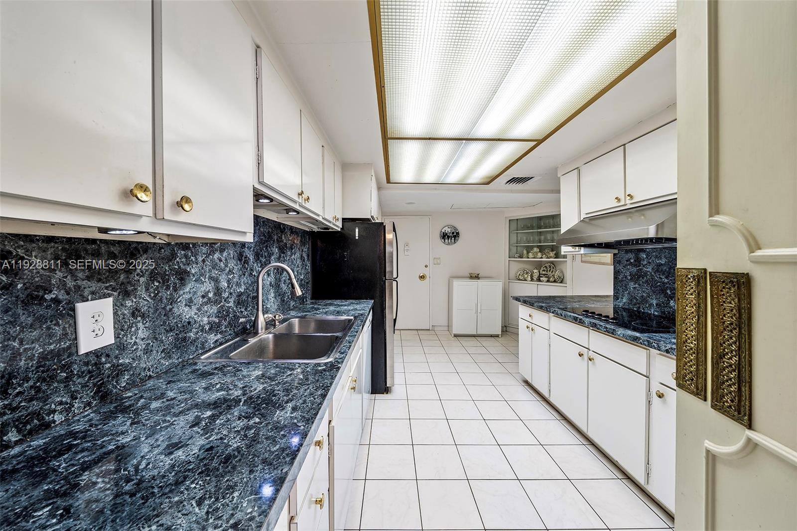 5255 Collins Ave #10A Miami Beach, FL 33140