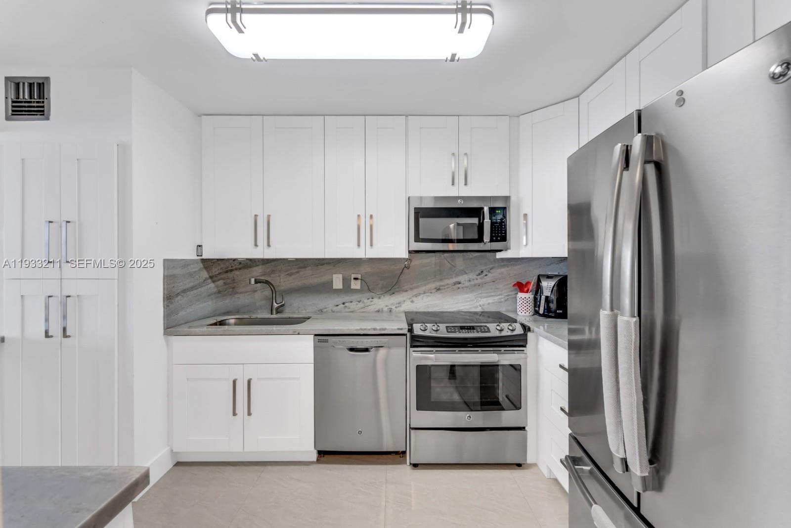 3701 N Country Clb Dr #1408 Aventura, FL 33180