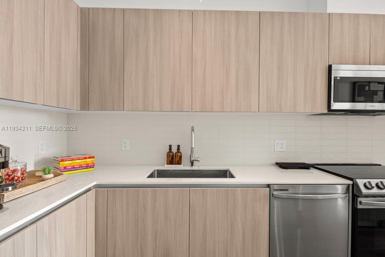 2800 SW 27th Ter #1918 Miami, FL 33133