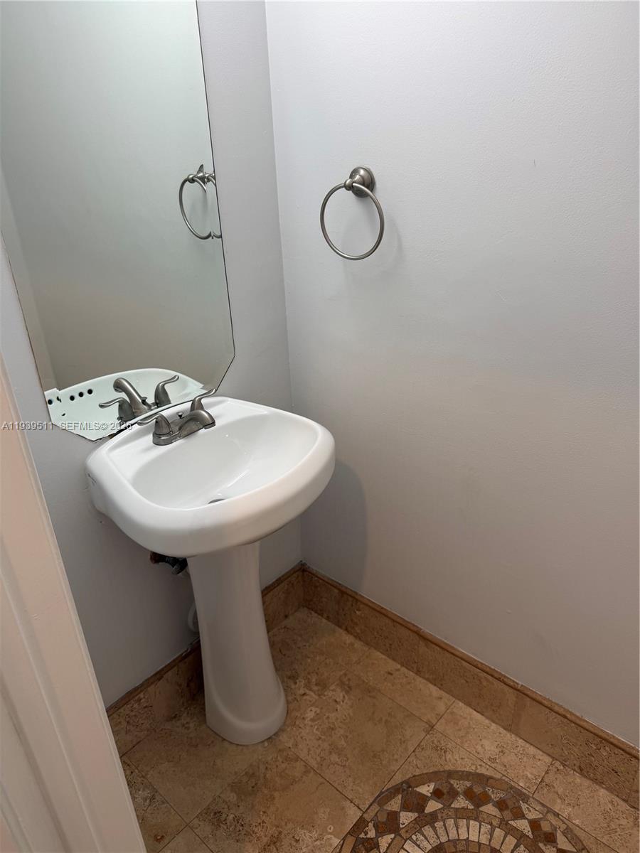 1552 NW 135th Ave Pembroke Pines, FL 33028