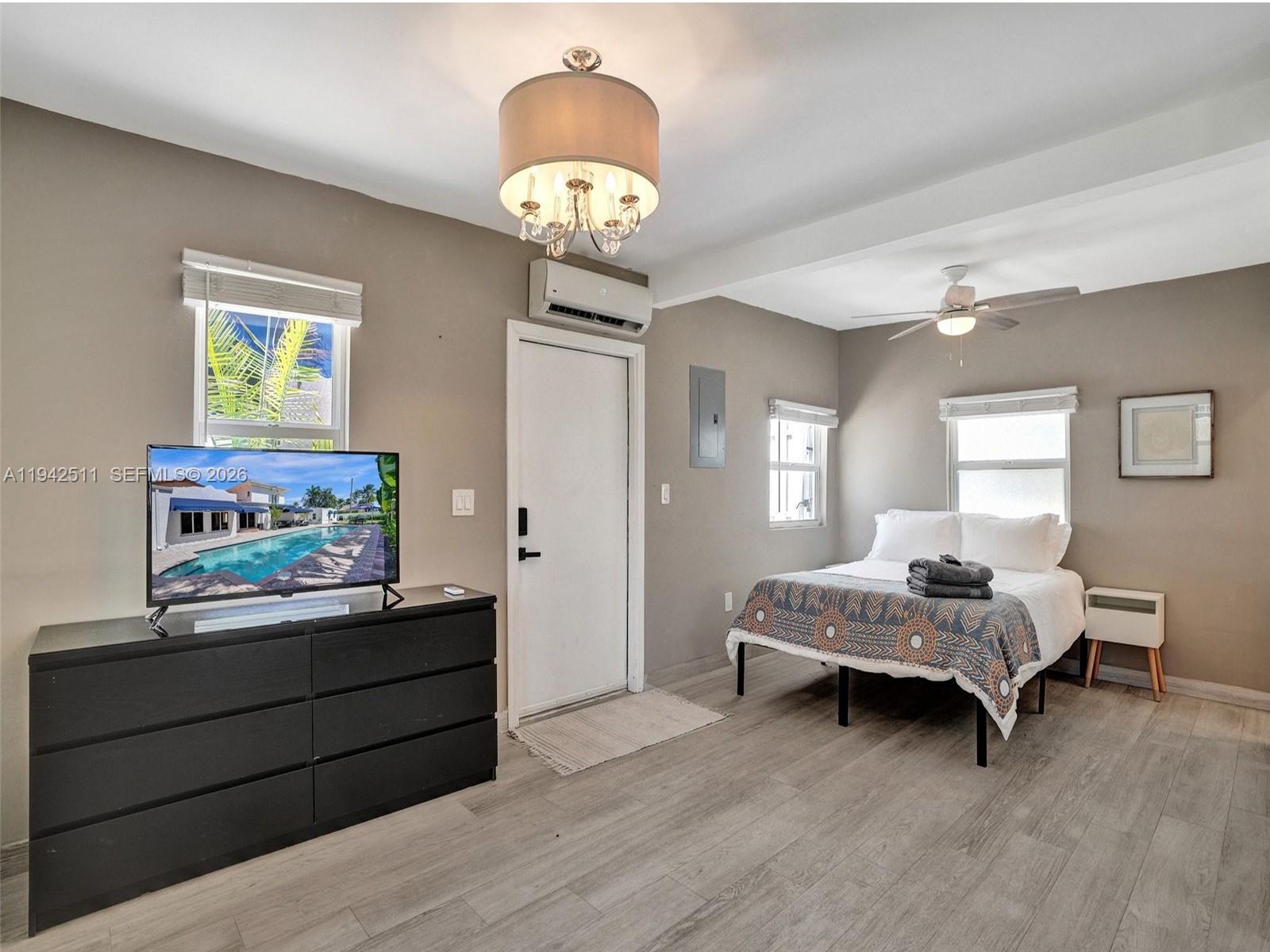 1128 Tyler St Hollywood, FL 33019