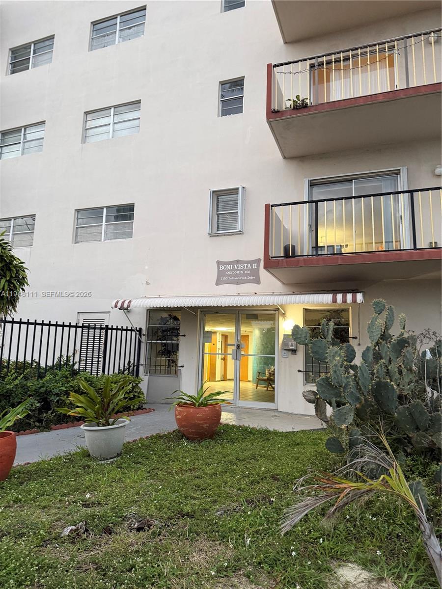 7150 N Indian Crk Dr #505 Miami Beach, FL 33141