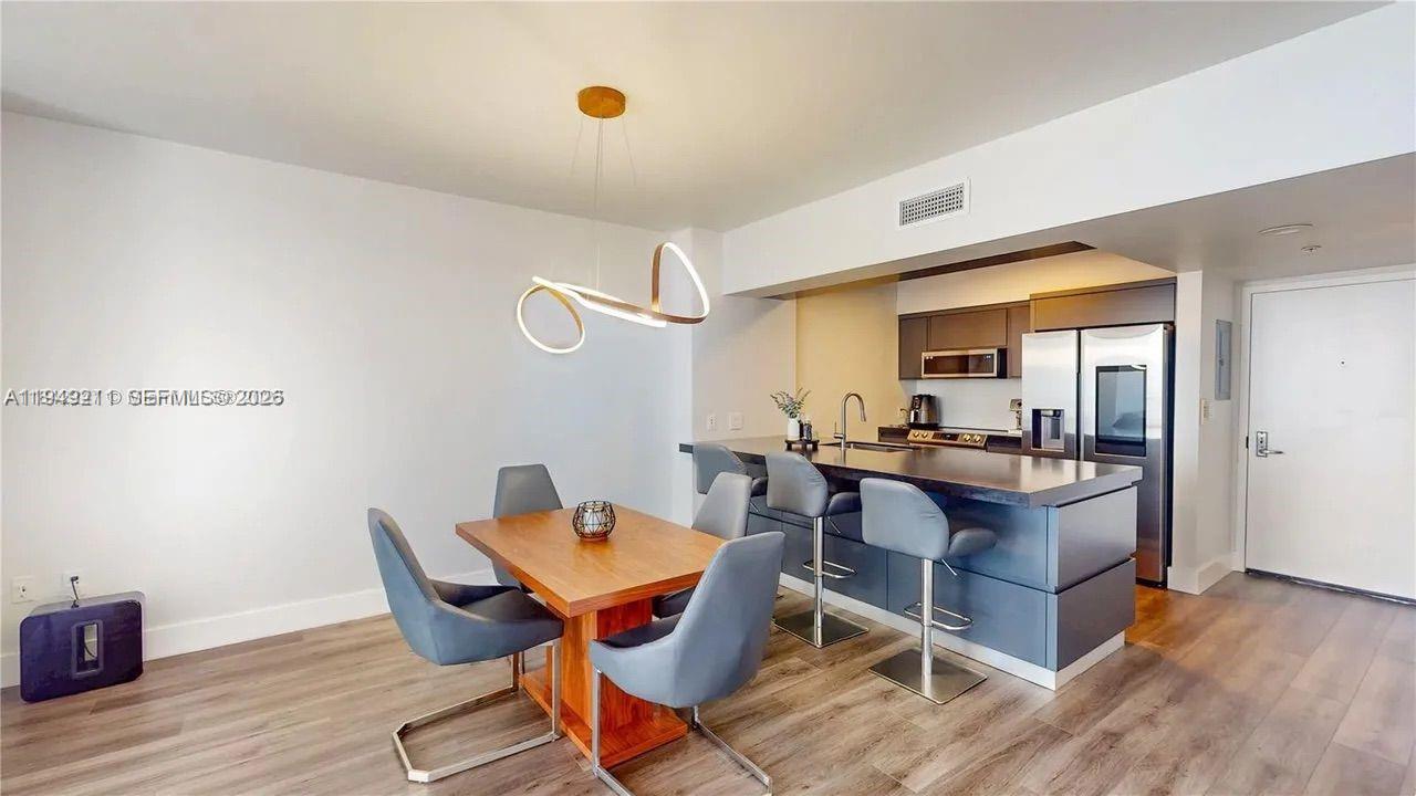 image Opera Tower Condo1