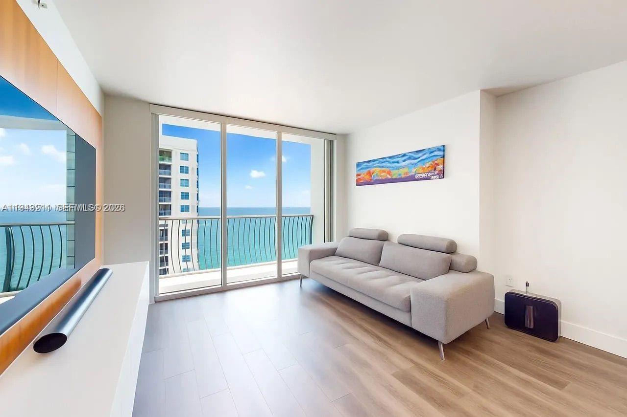 image Opera Tower Condo7