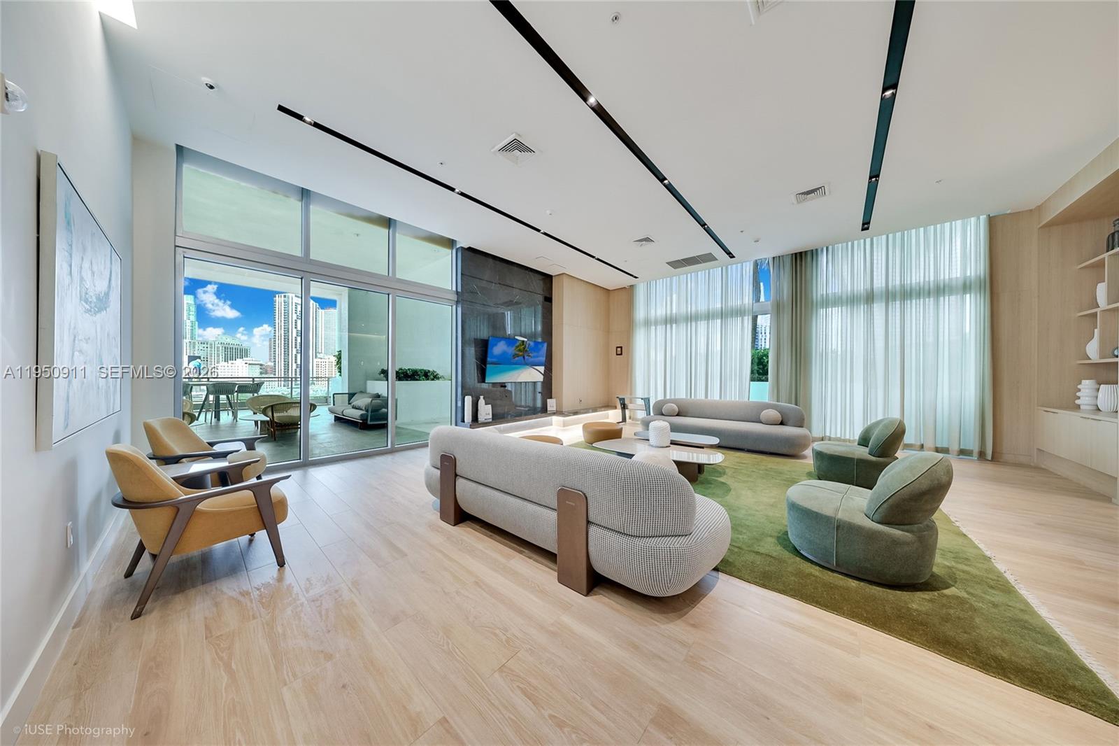 90 SW 3rd St #3109 Miami, FL 33130