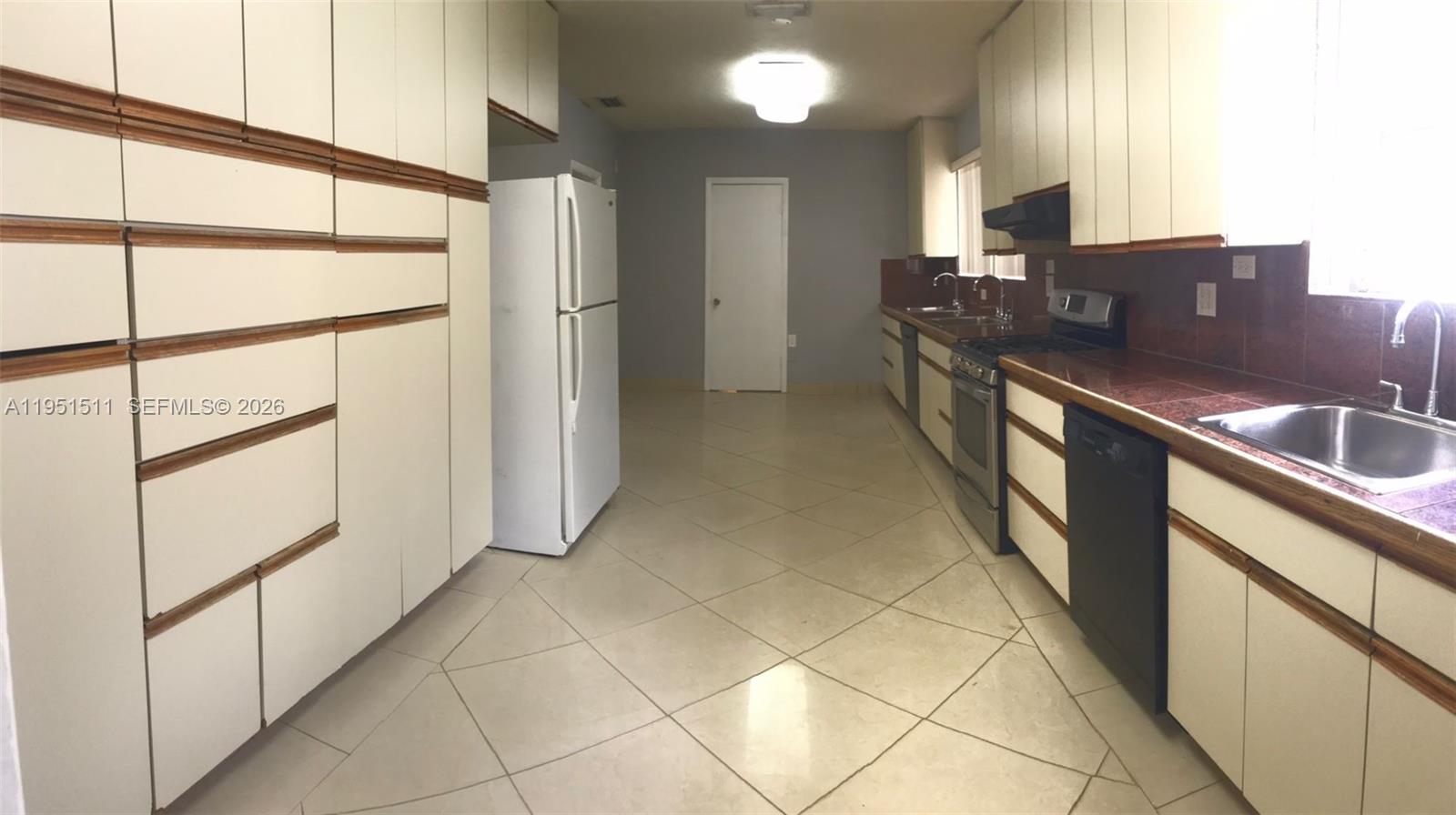 2038 Alton Rd Miami Beach, FL 33140