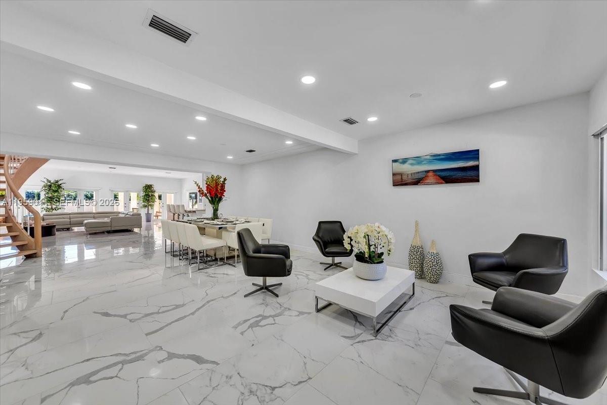 1700 Cleveland Rd Miami Beach, FL 33141