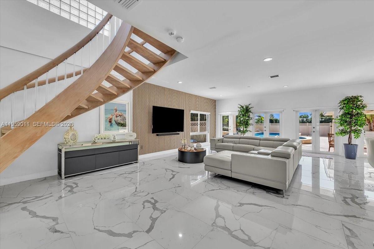 1700 Cleveland Rd Miami Beach, FL 33141