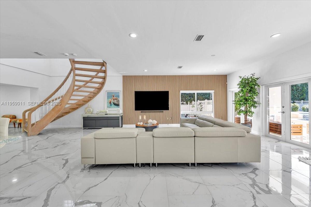 1700 Cleveland Rd Miami Beach, FL 33141