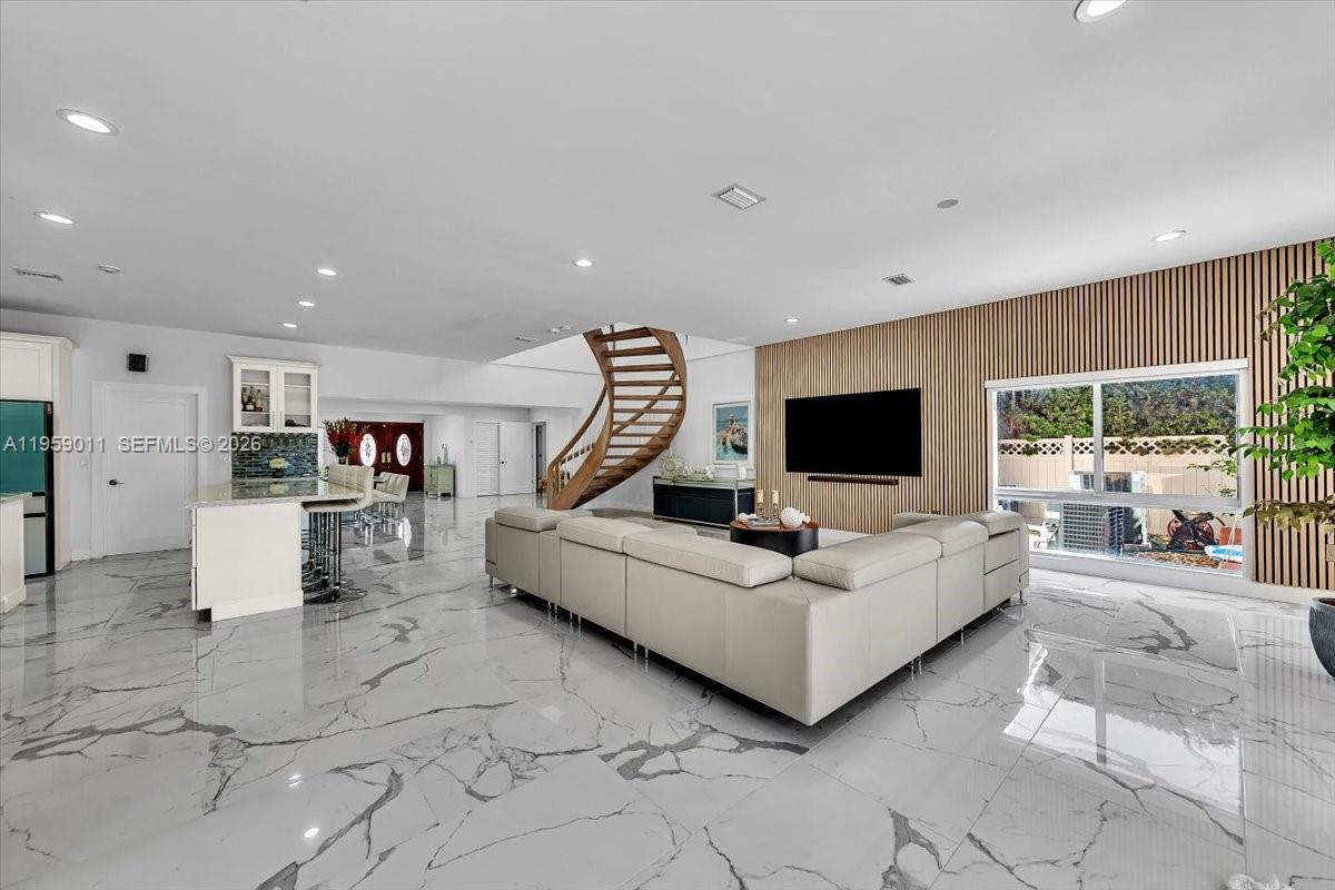 1700 Cleveland Rd Miami Beach, FL 33141