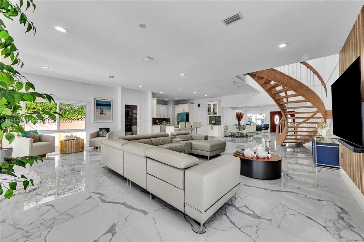 1700 Cleveland Rd Miami Beach, FL 33141