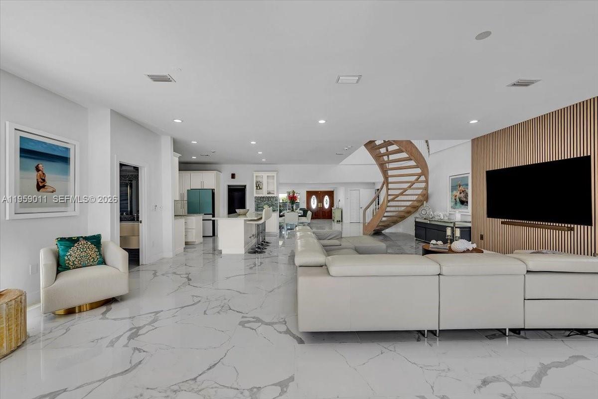 1700 Cleveland Rd Miami Beach, FL 33141