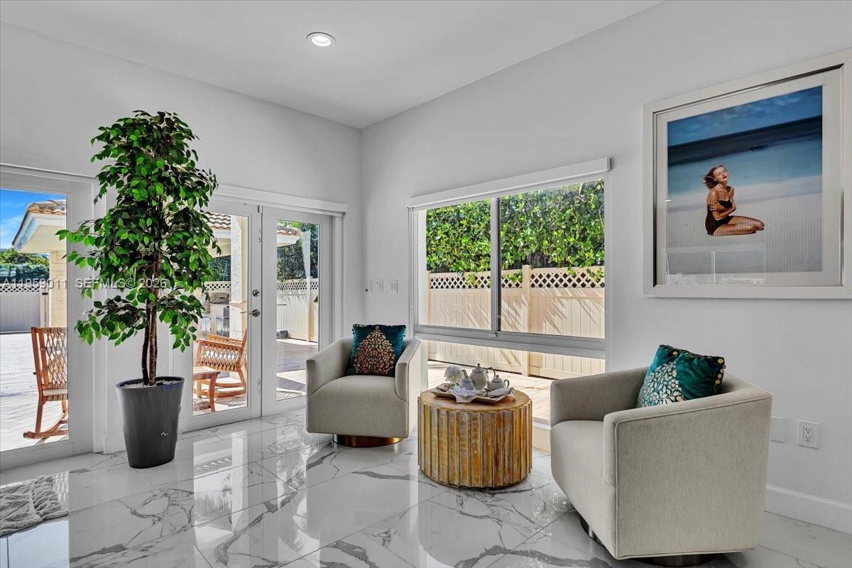 1700 Cleveland Rd Miami Beach, FL 33141