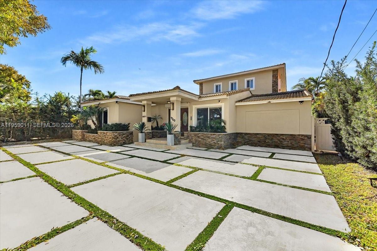 1700 Cleveland Rd Miami Beach, FL 33141