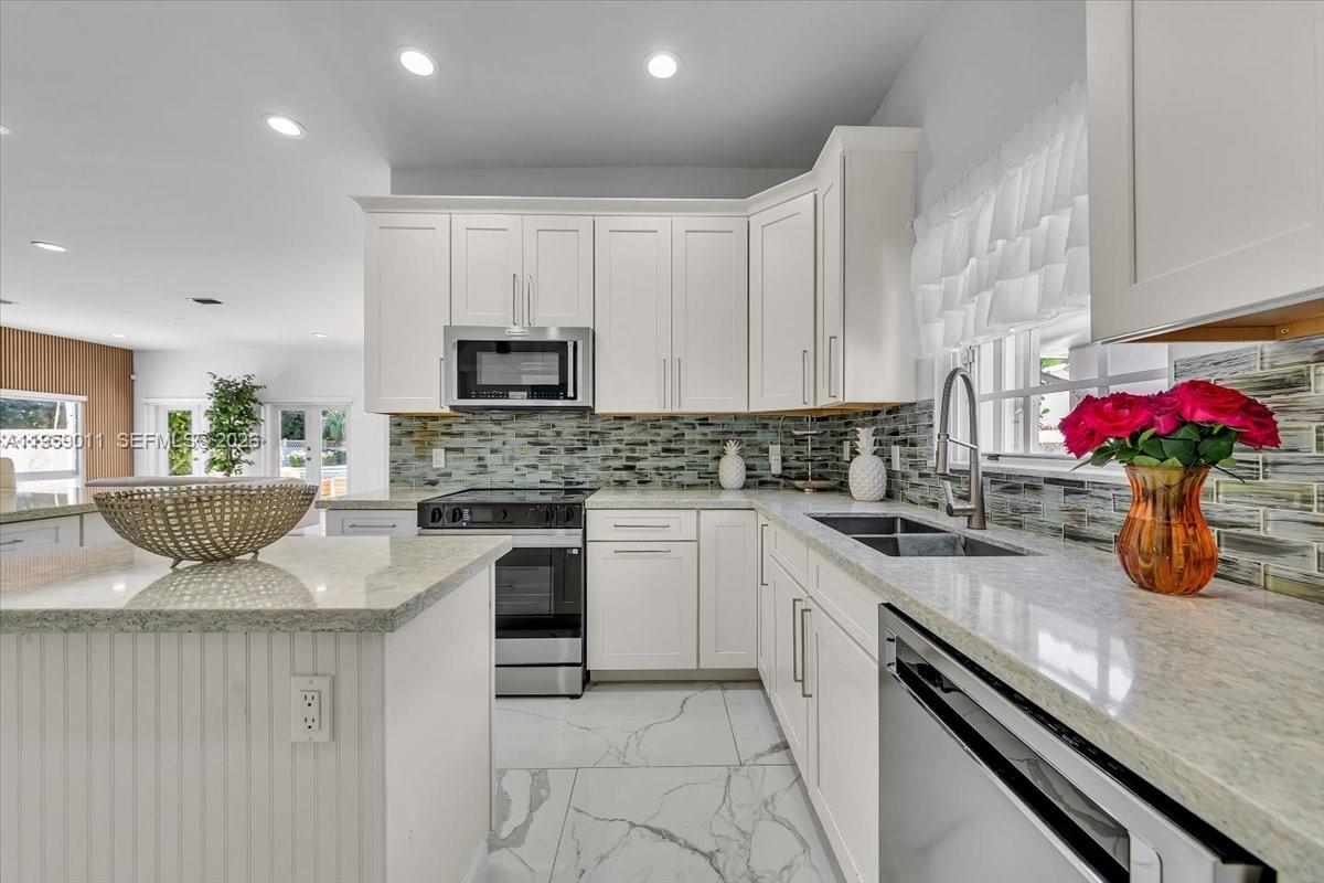 1700 Cleveland Rd Miami Beach, FL 33141