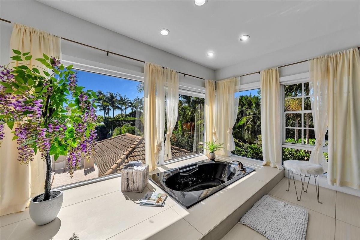 1700 Cleveland Rd Miami Beach, FL 33141