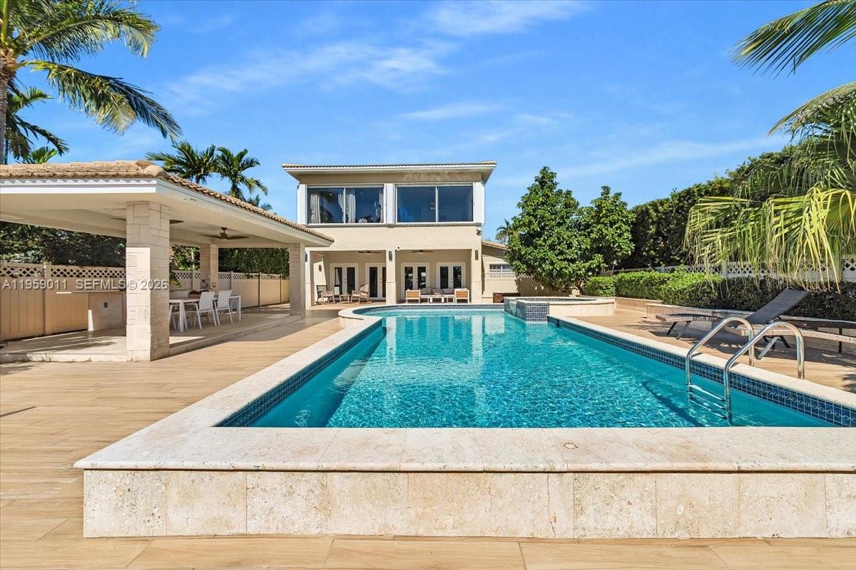 1700 Cleveland Rd Miami Beach, FL 33141