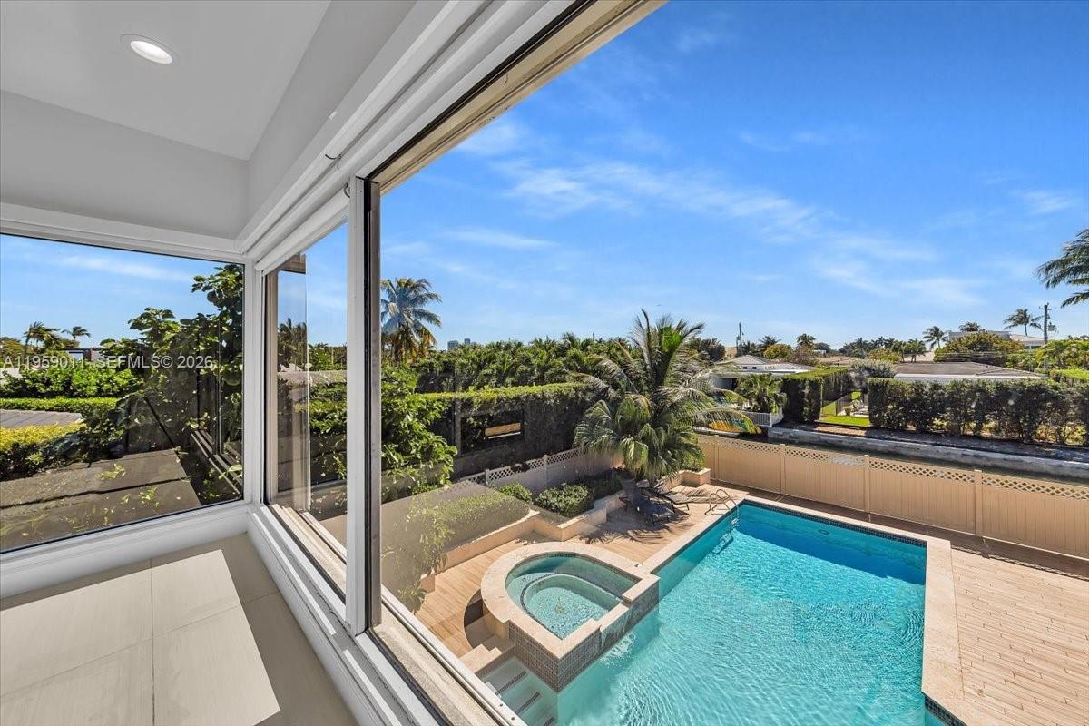 1700 Cleveland Rd Miami Beach, FL 33141