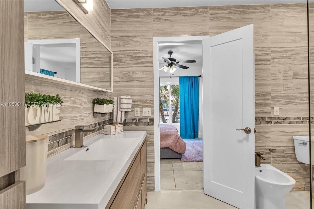 1700 Cleveland Rd Miami Beach, FL 33141