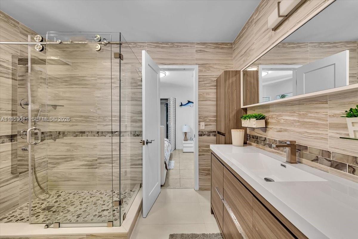 1700 Cleveland Rd Miami Beach, FL 33141