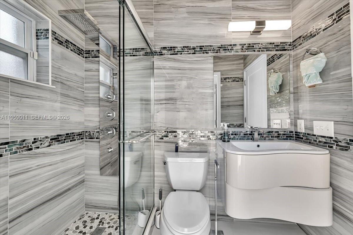 1700 Cleveland Rd Miami Beach, FL 33141