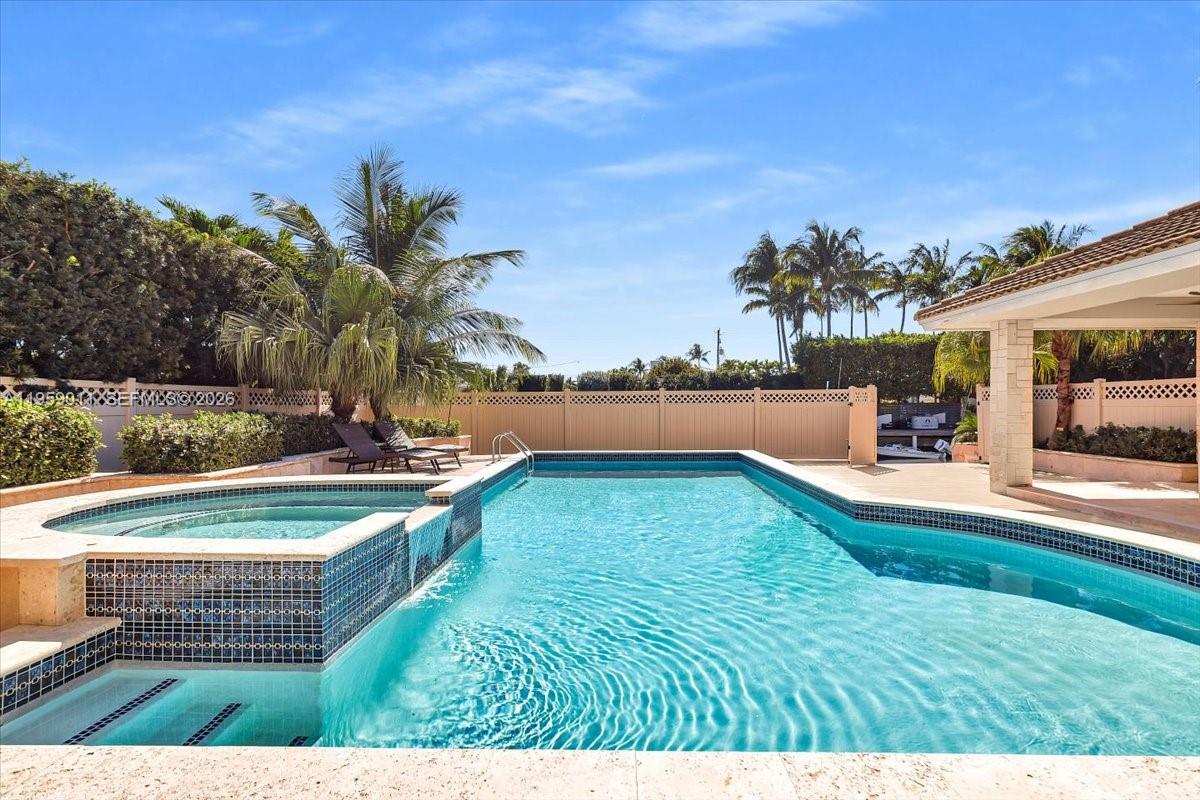 1700 Cleveland Rd Miami Beach, FL 33141