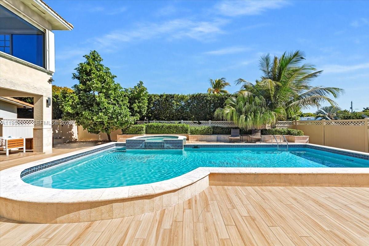 1700 Cleveland Rd Miami Beach, FL 33141