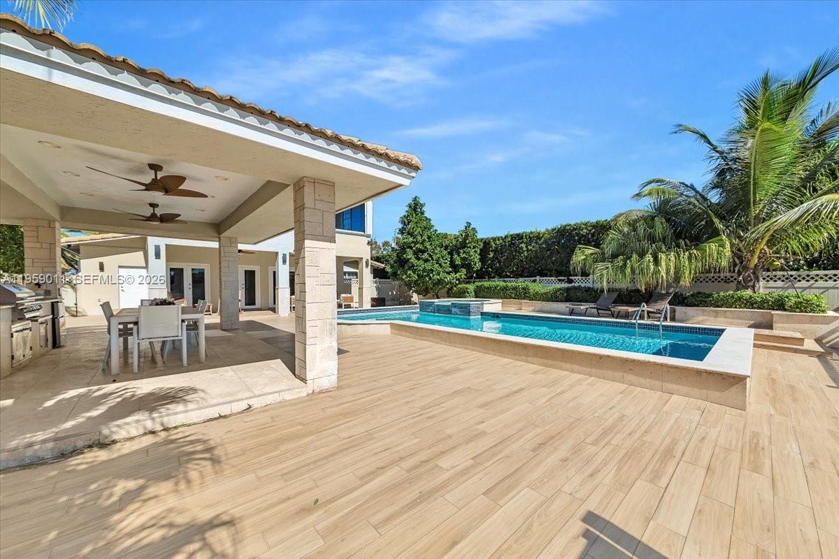 1700 Cleveland Rd Miami Beach, FL 33141