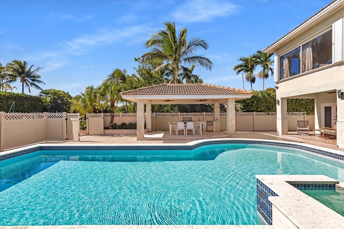 1700 Cleveland Rd Miami Beach, FL 33141