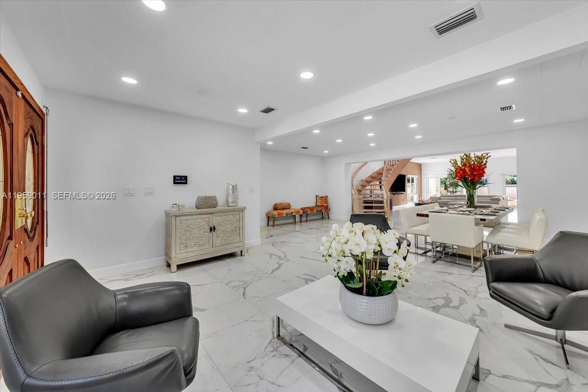 1700 Cleveland Rd Miami Beach, FL 33141