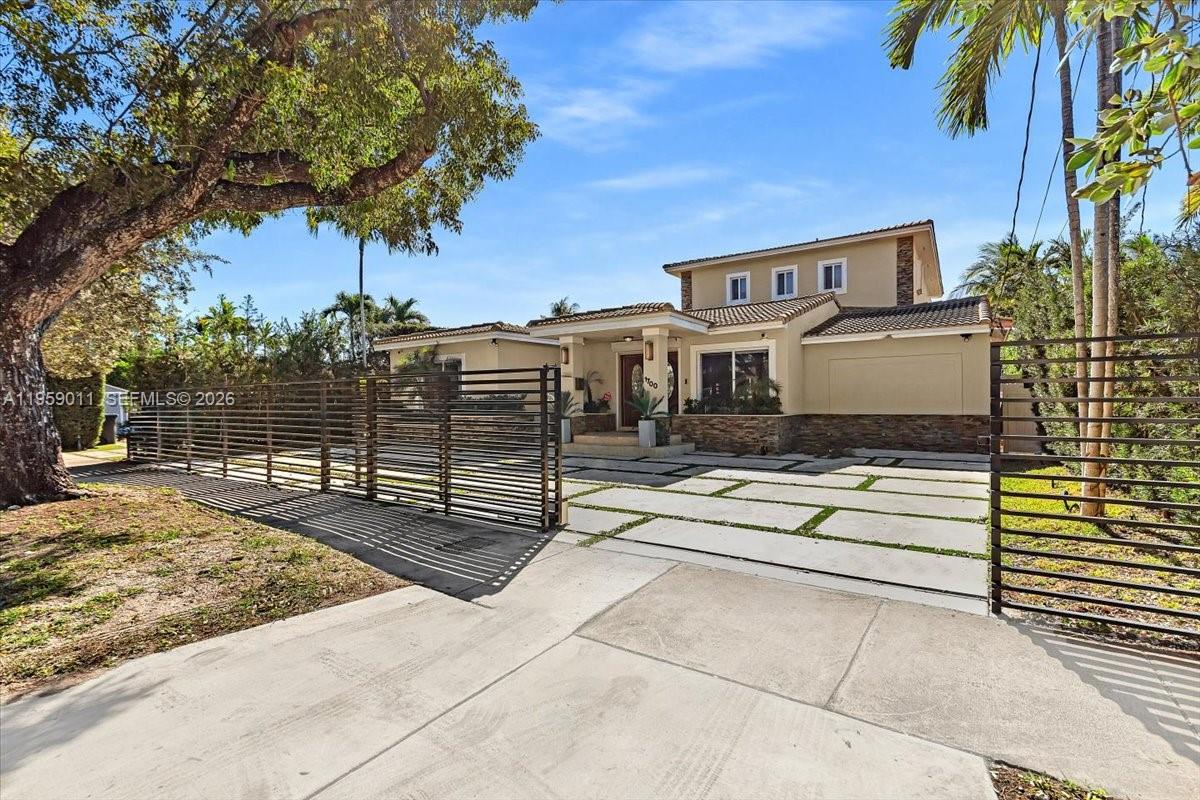 1700 Cleveland Rd Miami Beach, FL 33141