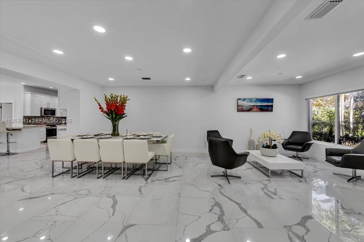 1700 Cleveland Rd Miami Beach, FL 33141