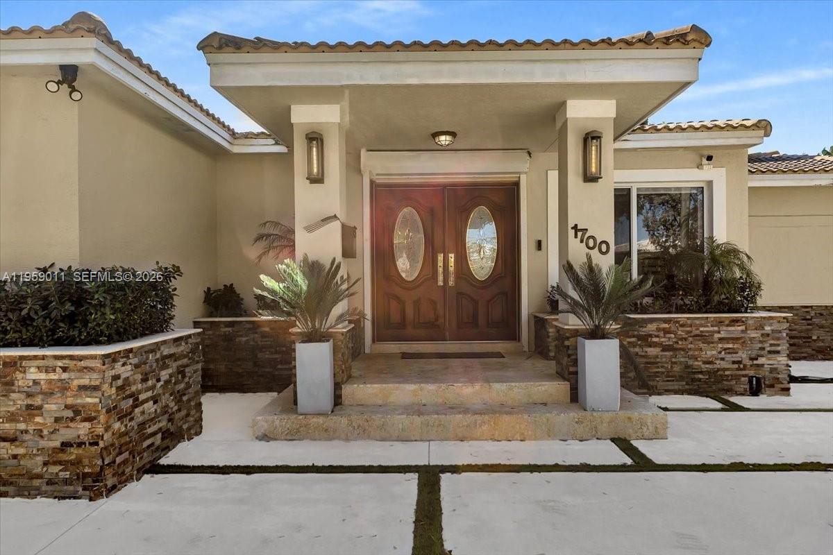 1700 Cleveland Rd Miami Beach, FL 33141