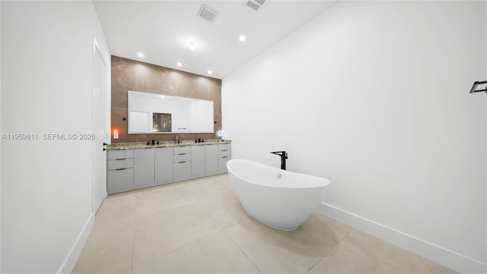 1629 NE 4th Pl Fort Lauderdale, FL 33301