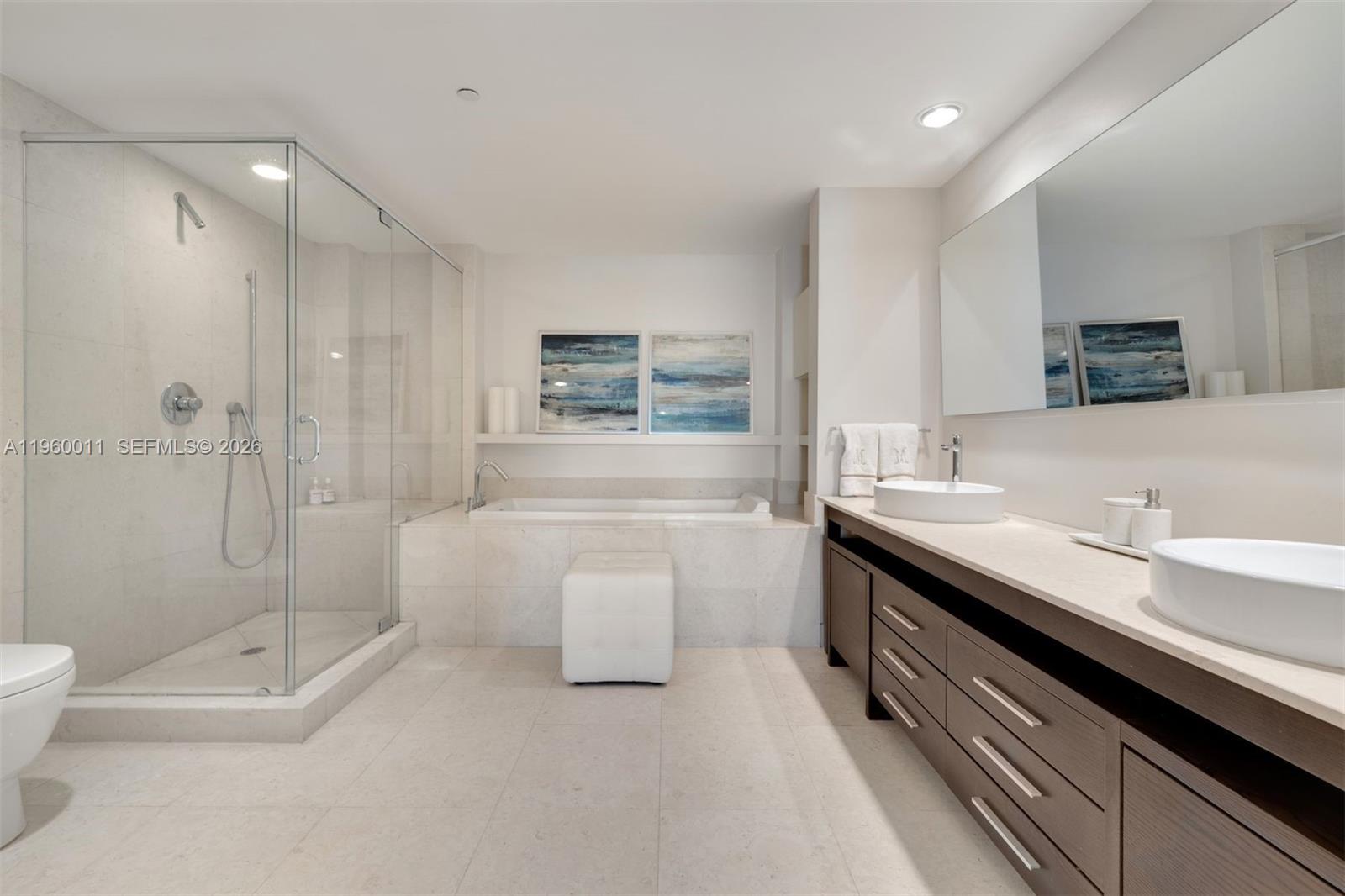 465 Brickell Ave #2703 Miami, FL 33131