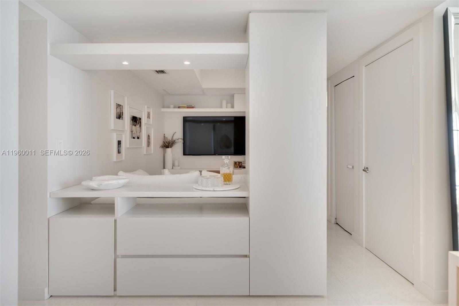 465 Brickell Ave #2703 Miami, FL 33131