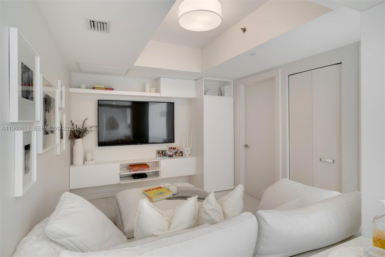 465 Brickell Ave #2703 Miami, FL 33131