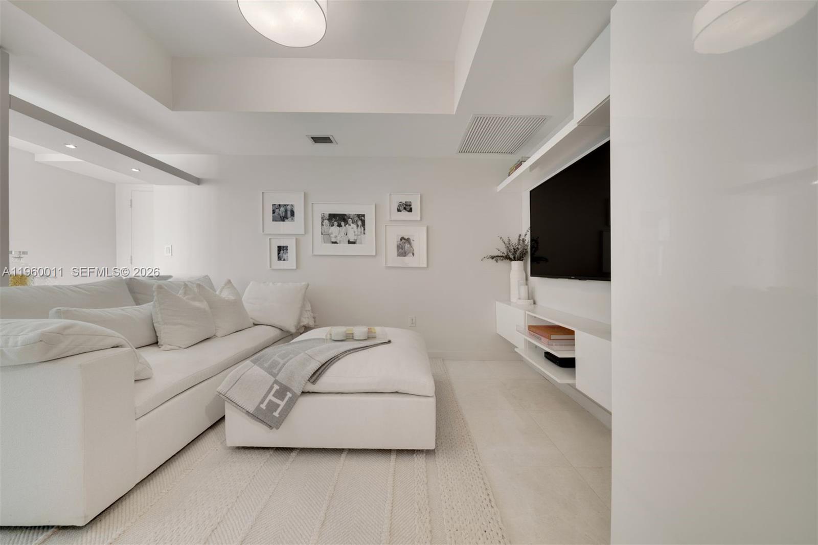 465 Brickell Ave #2703 Miami, FL 33131