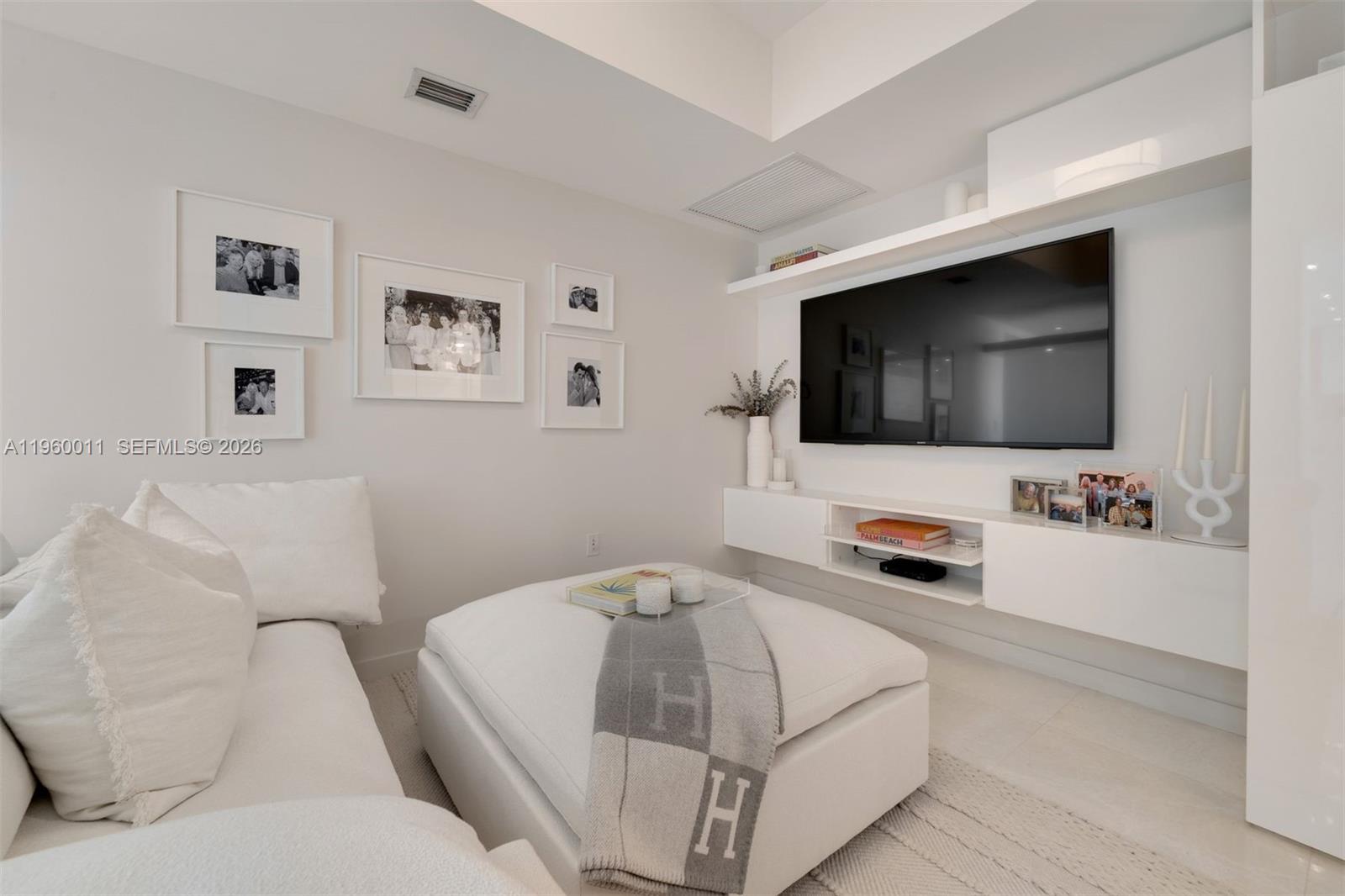 465 Brickell Ave #2703 Miami, FL 33131