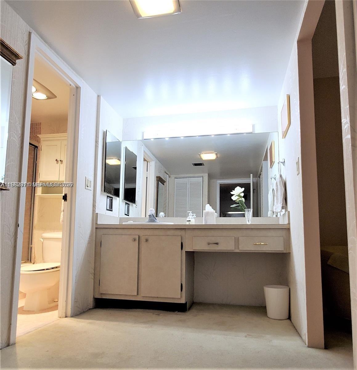 image Arlen House East15